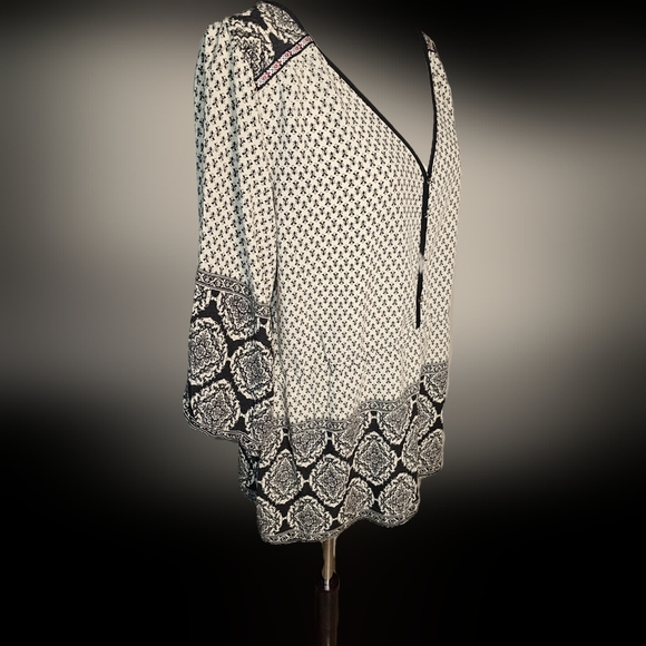 Women's Black and White Patterned Top Contrasting Shoulder, sleeves and hem.  XL - Picture 3 of 12